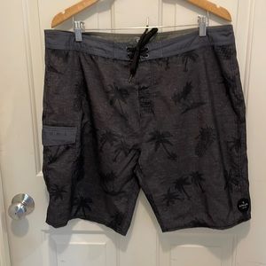 Mens Rip Curl Board shorts size 38 black/gray